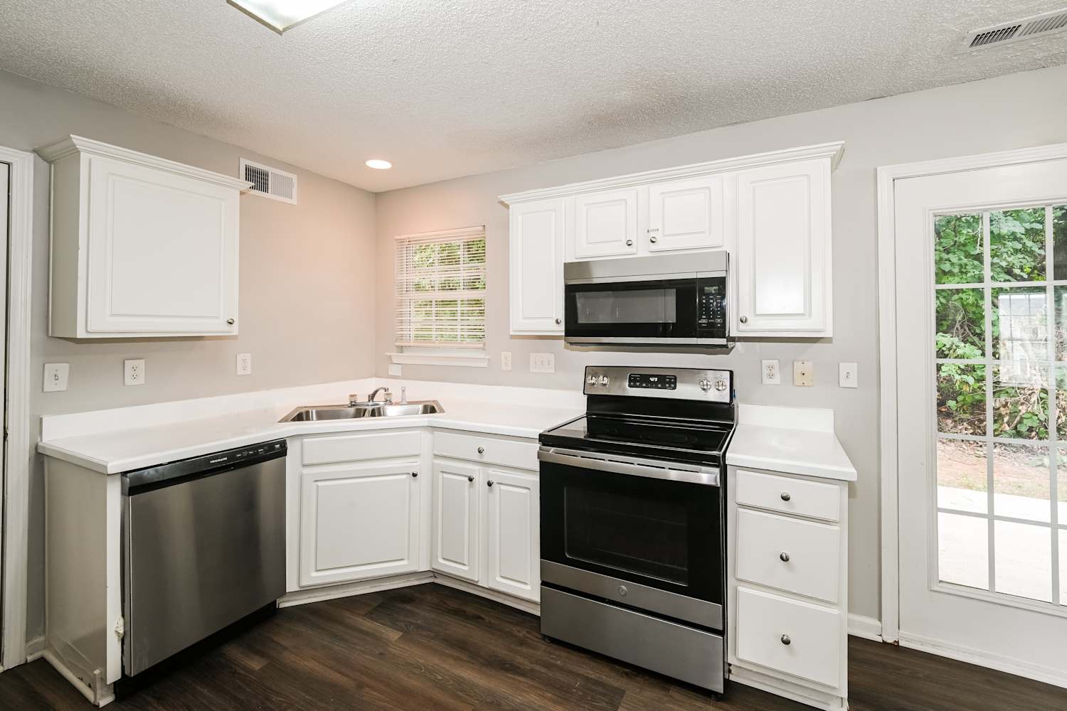 7122 Lowen Rd, Charlotte photo 8