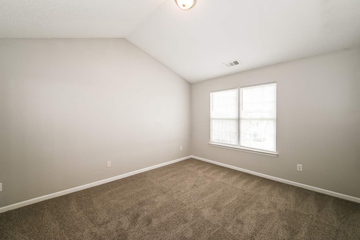 7122 Lowen Rd, Charlotte photo 9
