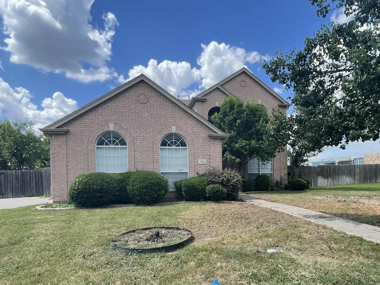 Front of 713 Saint Matthew Dr, Mansfield, TX