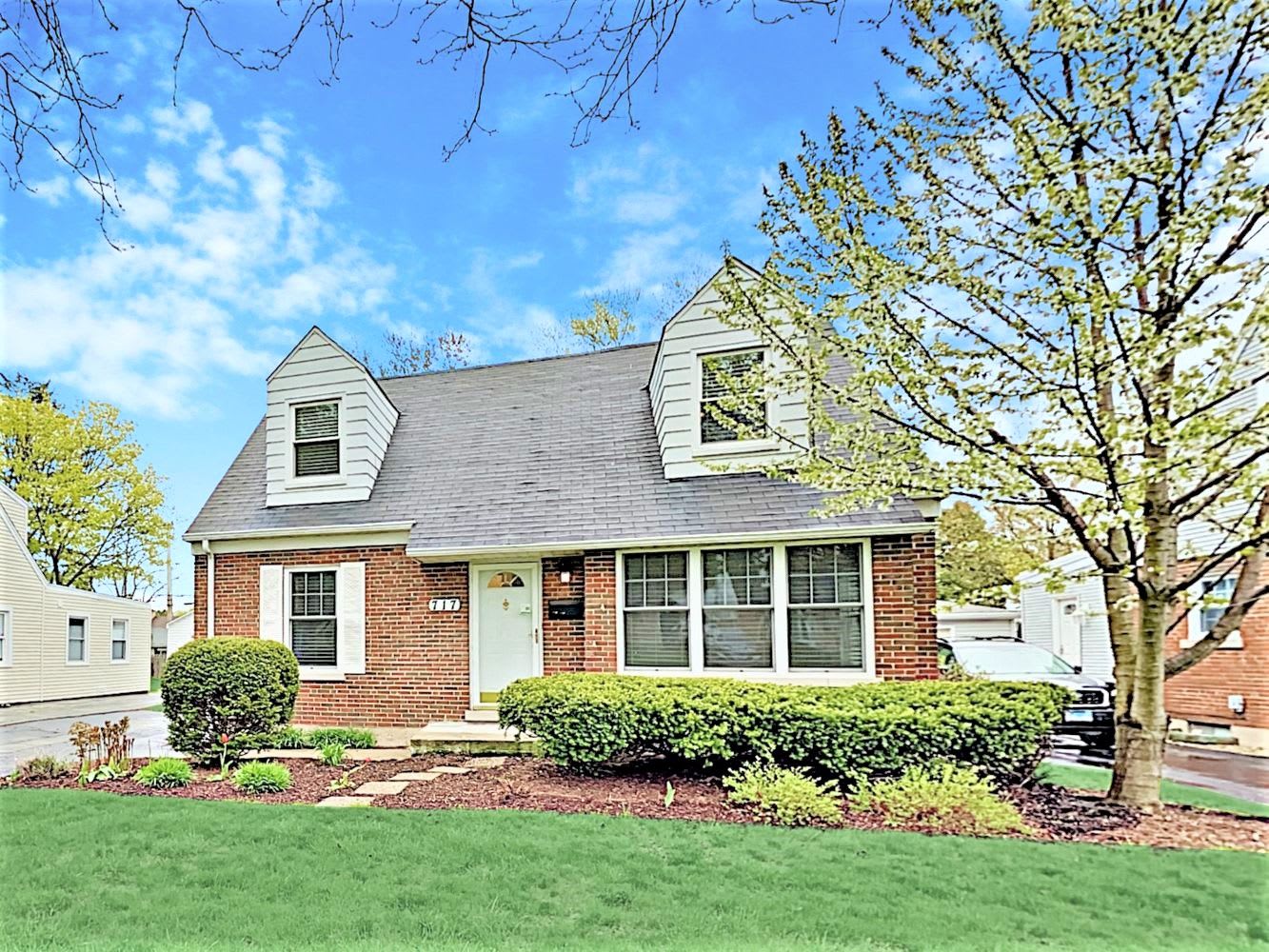 Front of 717 S Highland Ave, Arlington Heights, IL