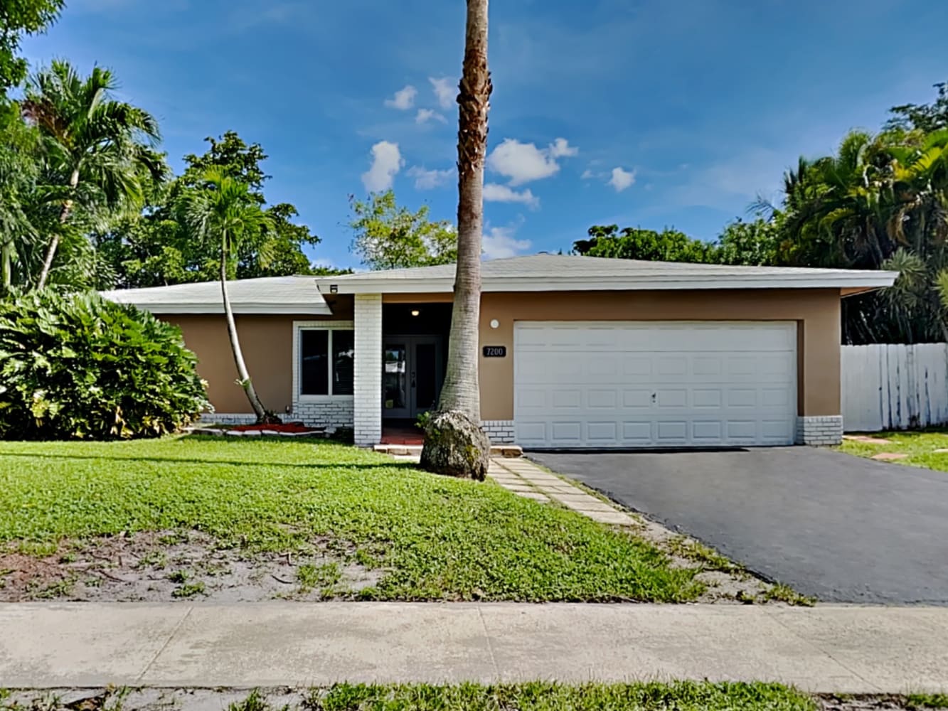 Front of 7200 NW 80th Pl, Tamarac, FL