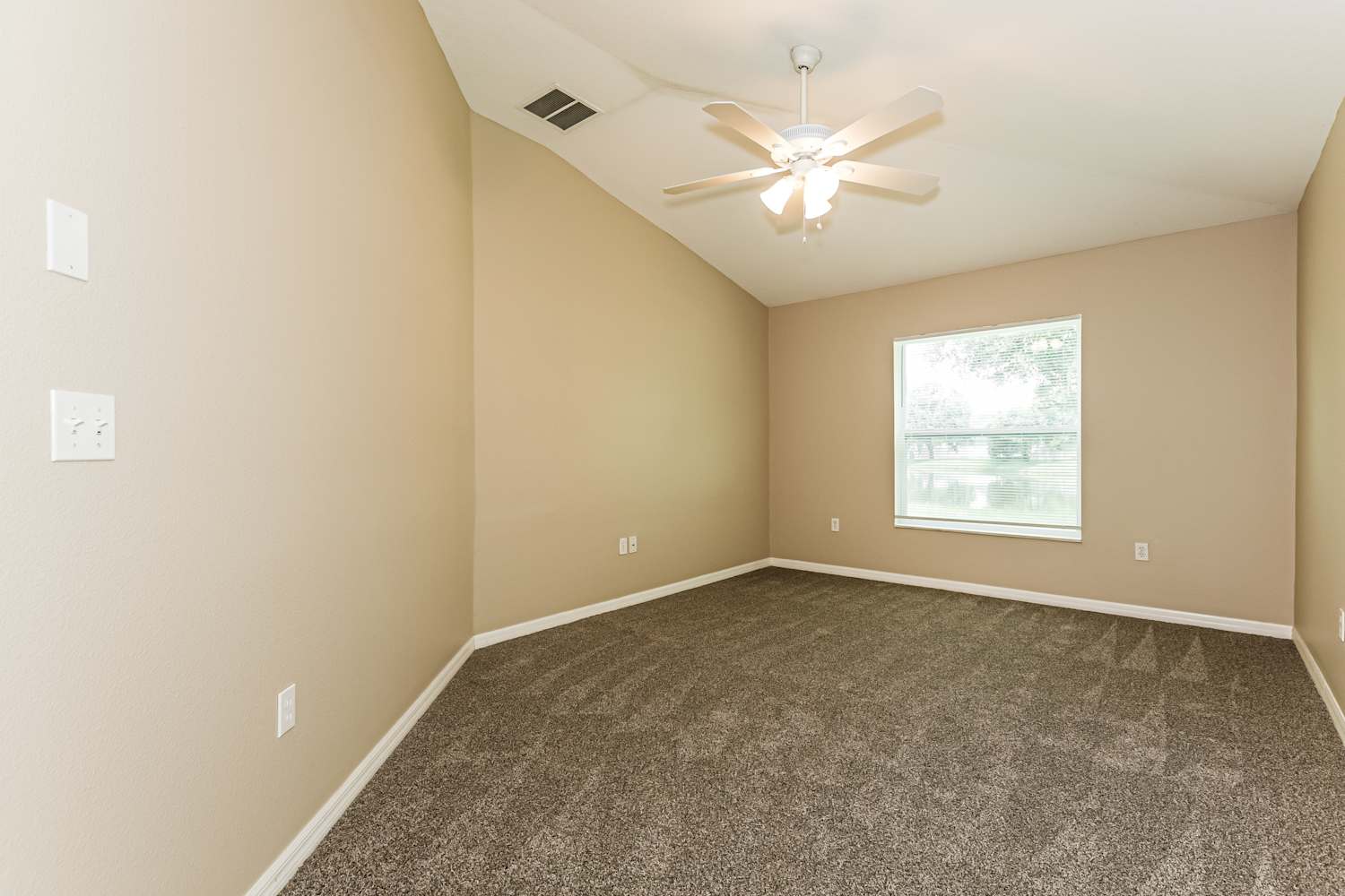 7205 Royal George Ct, Zephyrhills photo 11
