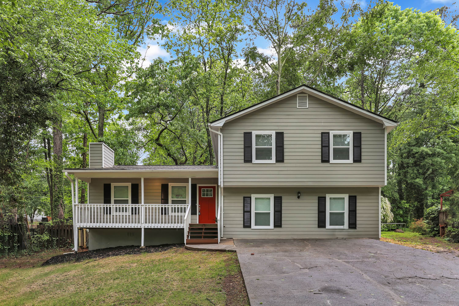 722 Stonehill Ct, Stone Mountain photo 1