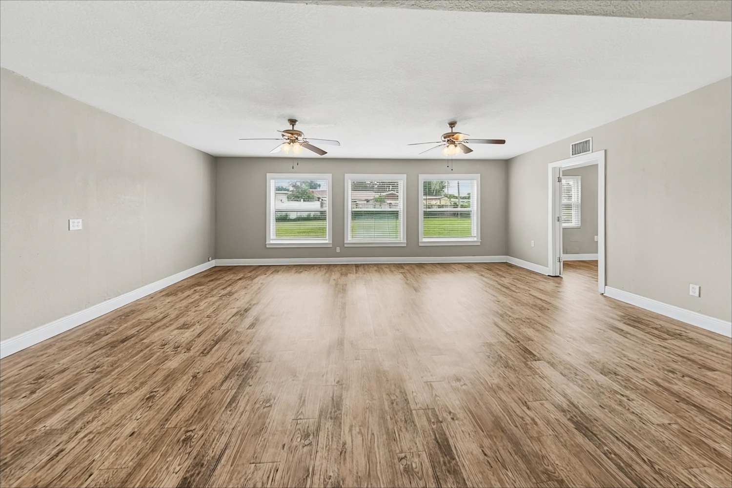 725 Clayton St, Brandon photo 7