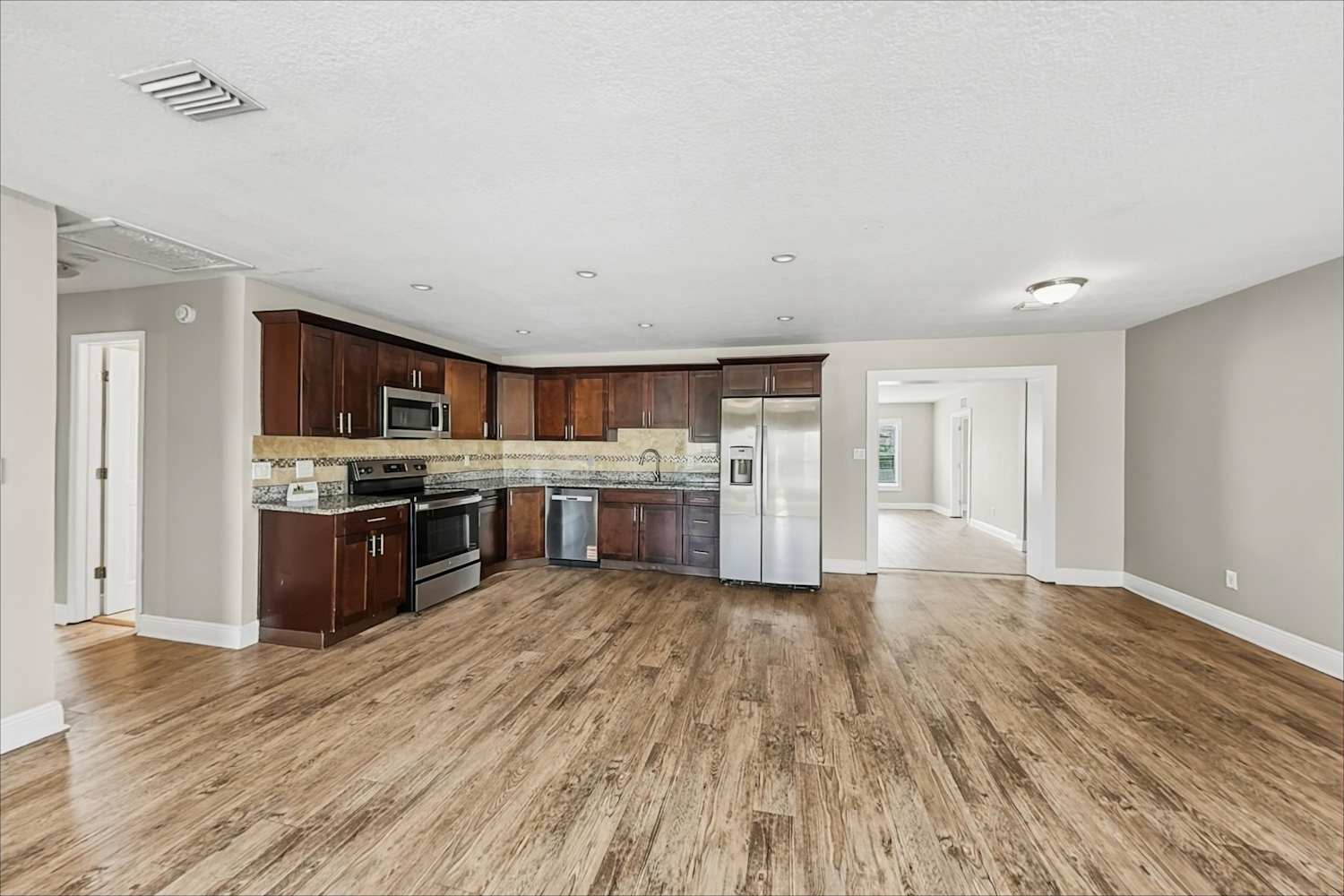 725 Clayton St, Brandon photo 8
