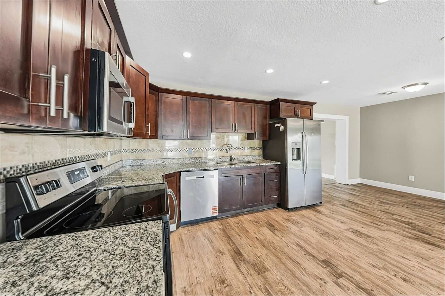 725 Clayton St, Brandon photo 9
