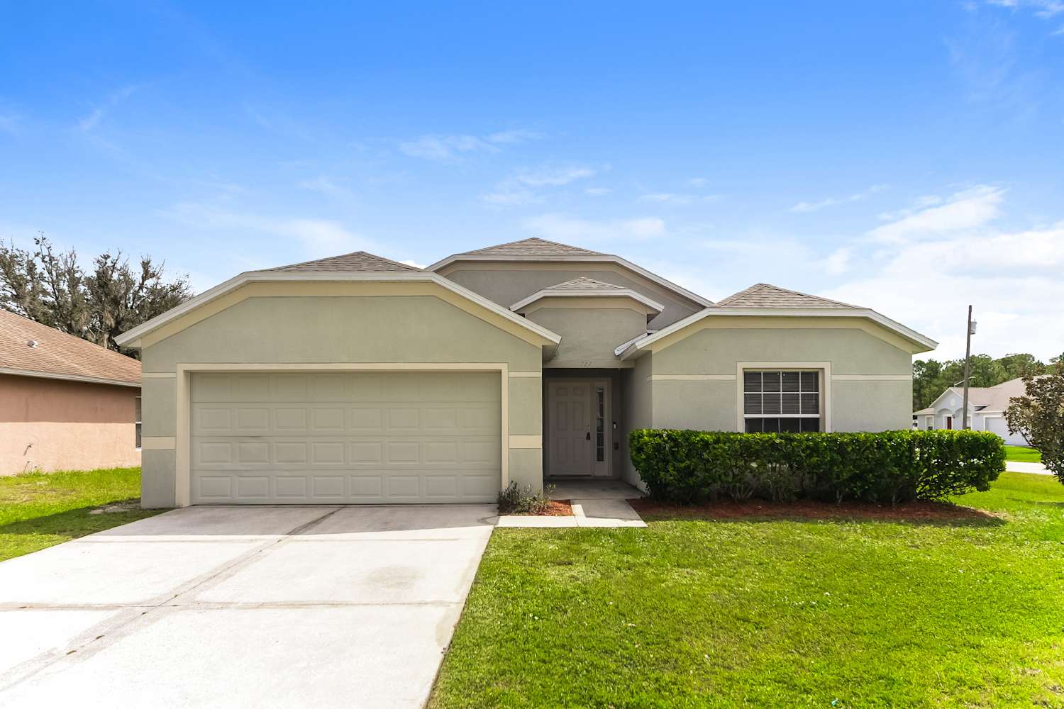 Front of 727 Versailles Ln, Kissimmee, FL