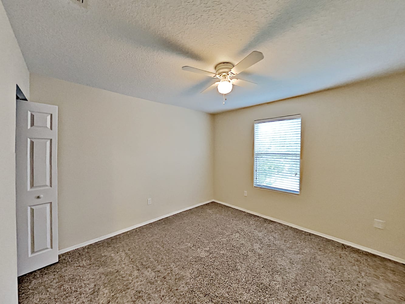 7273 Wakeview Dr, Davenport photo 12