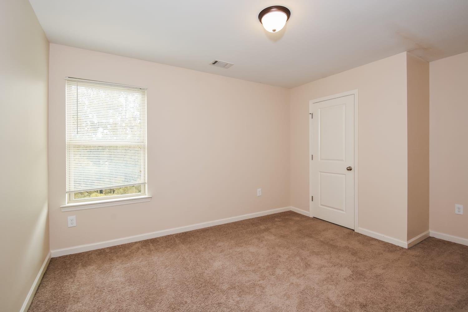 738 Rockingham Dr, Lithia Springs photo 12