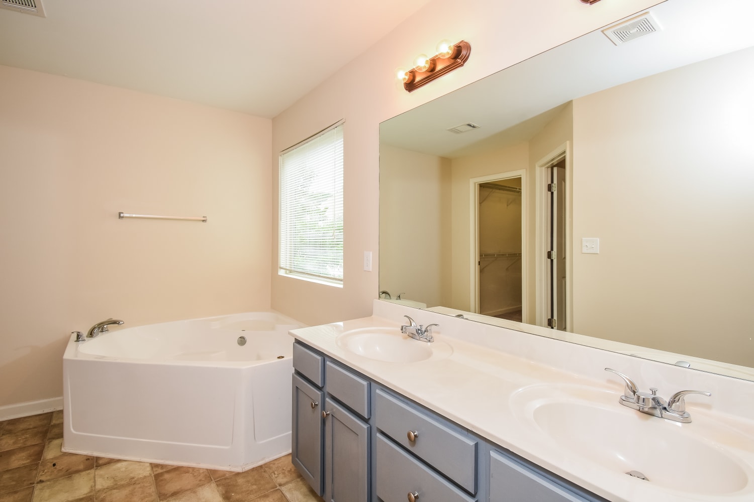 738 Rockingham Dr, Lithia Springs photo 15