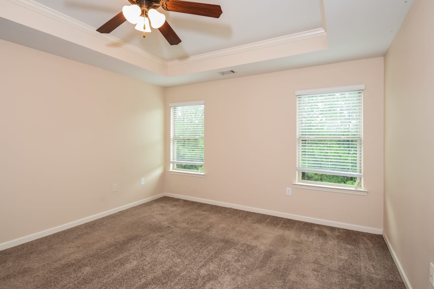 738 Rockingham Dr, Lithia Springs photo 11