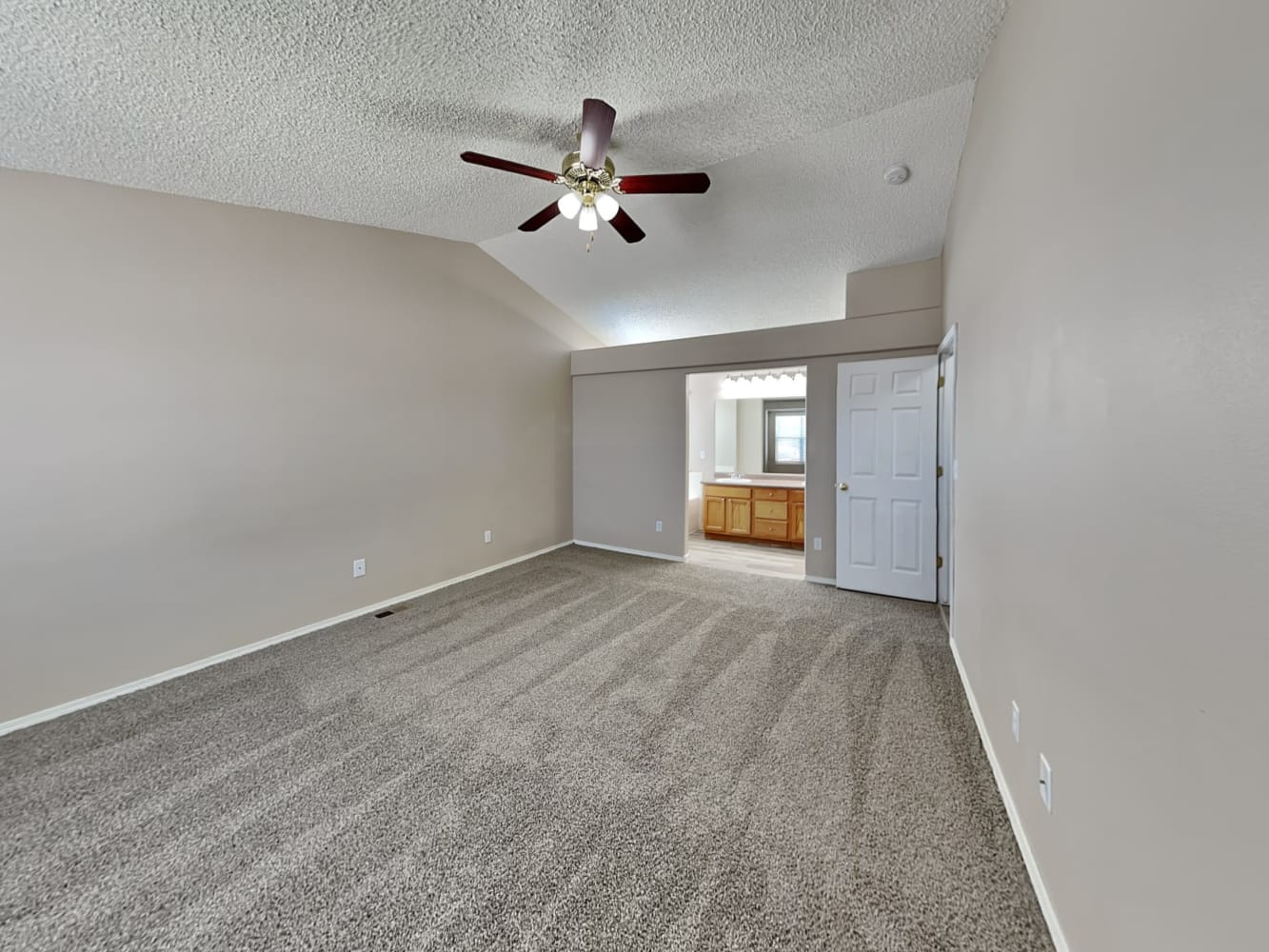 7395 Middle Bay Way, Fountain photo 13
