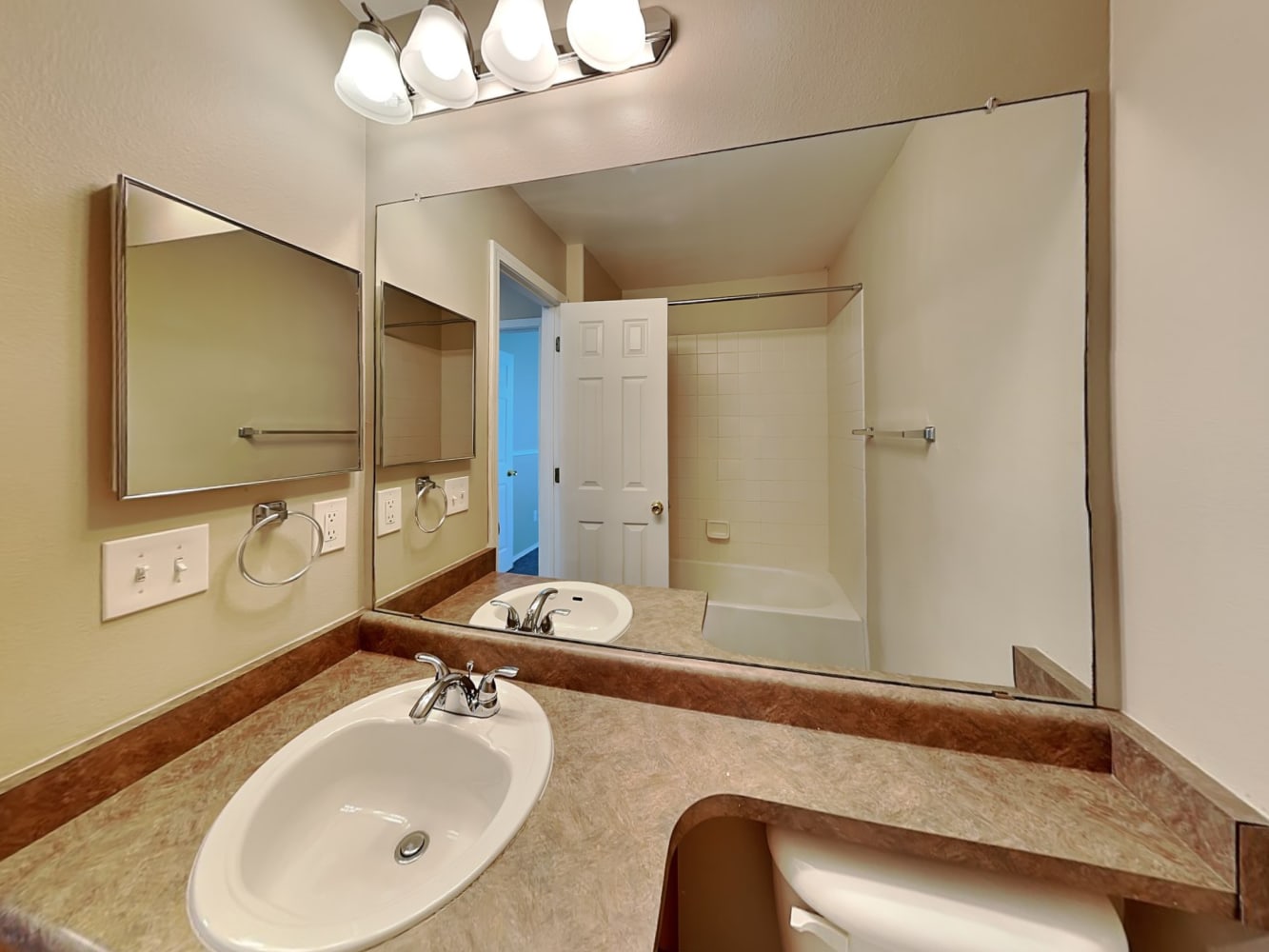 7395 Middle Bay Way, Fountain photo 16