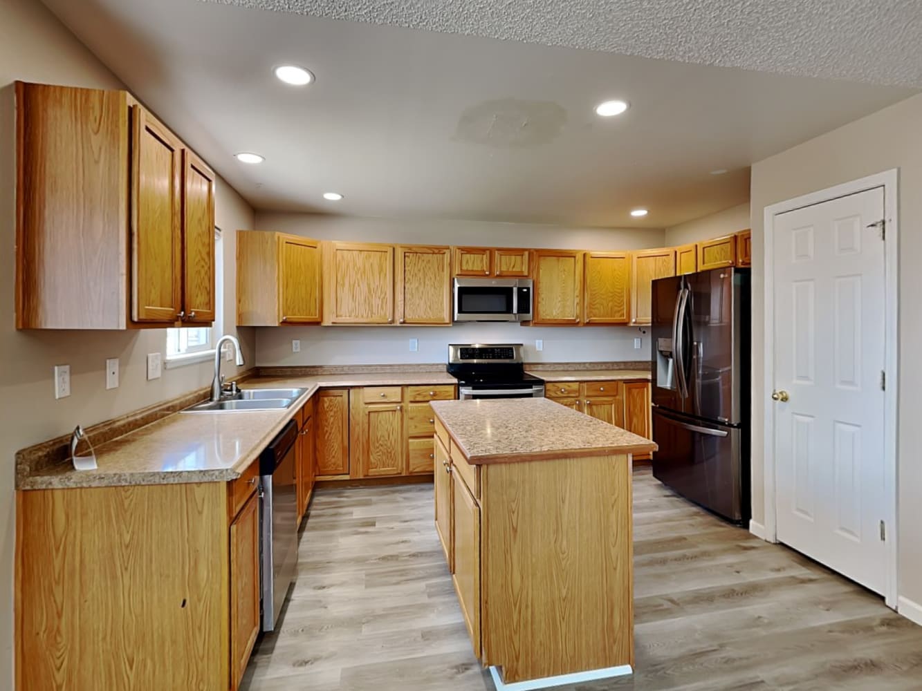 7395 Middle Bay Way, Fountain photo 9
