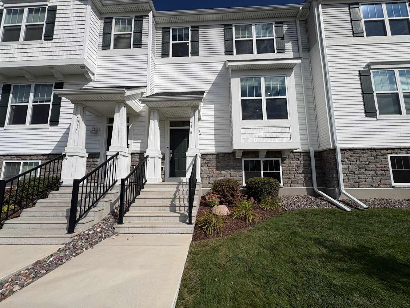 Front of 7510 38Th St N, Oakdale, MN