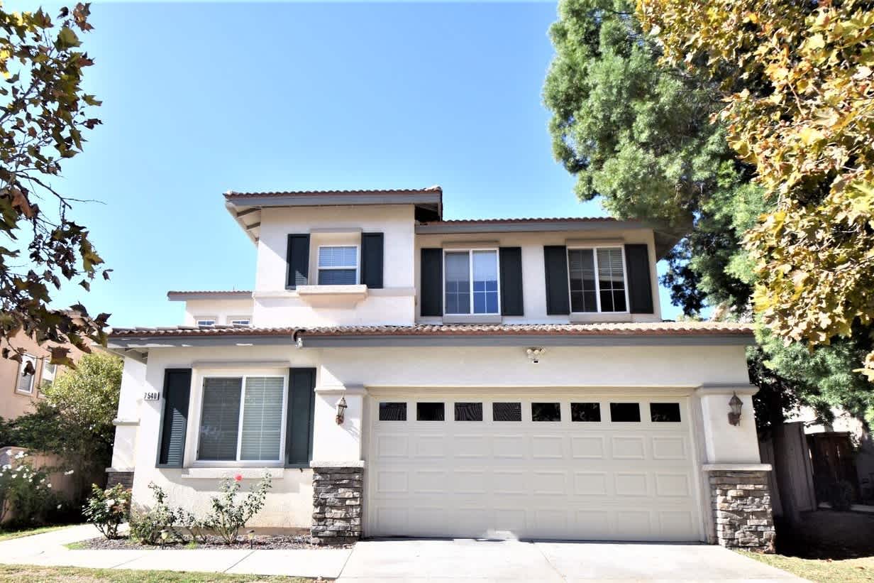 Front of 7540 Oakwood Ln, Highland, CA