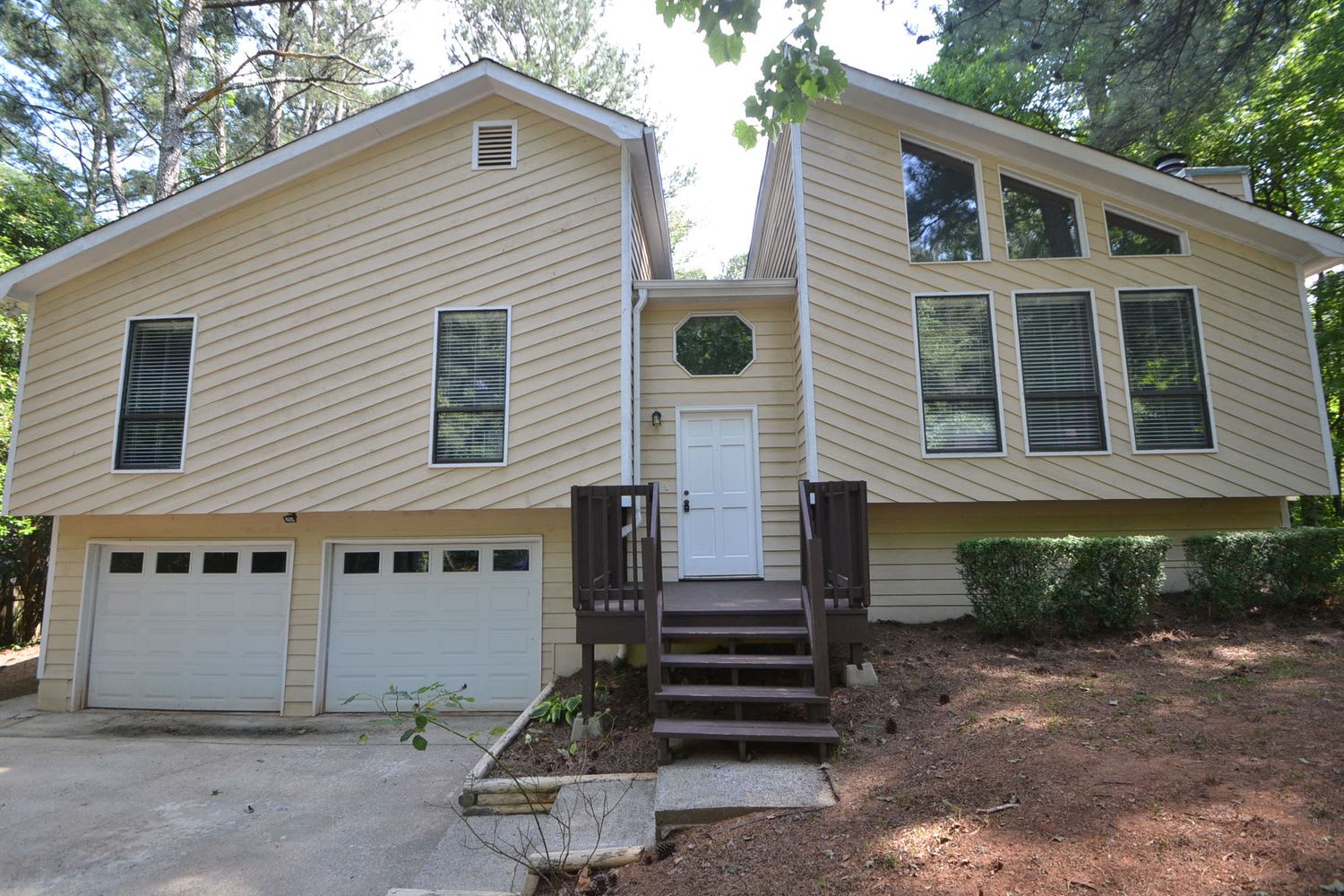Front of 755 Summer Dr, Acworth, GA