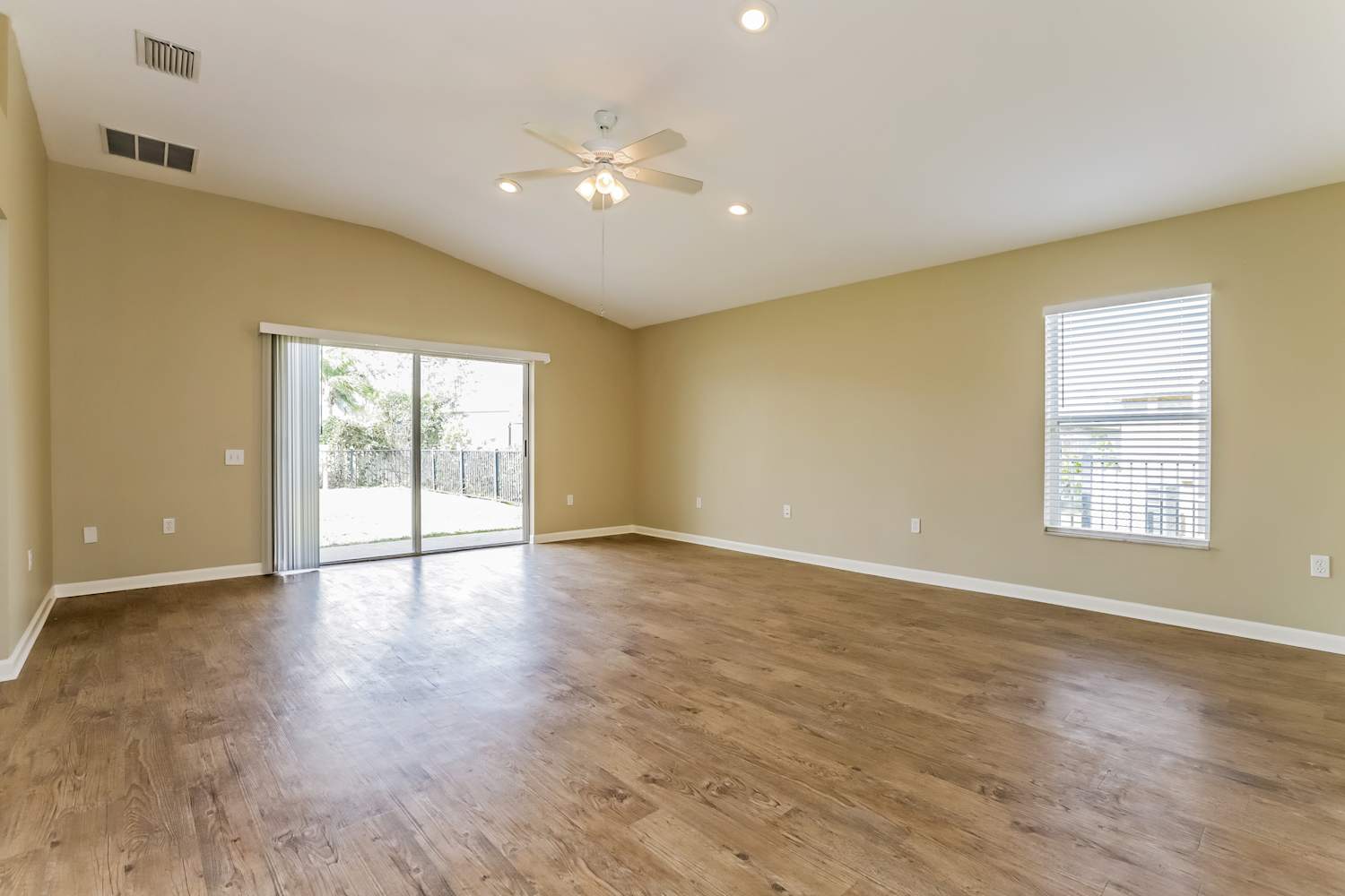 7657 Mariners Harbour Dr, Zephyrhills photo 8