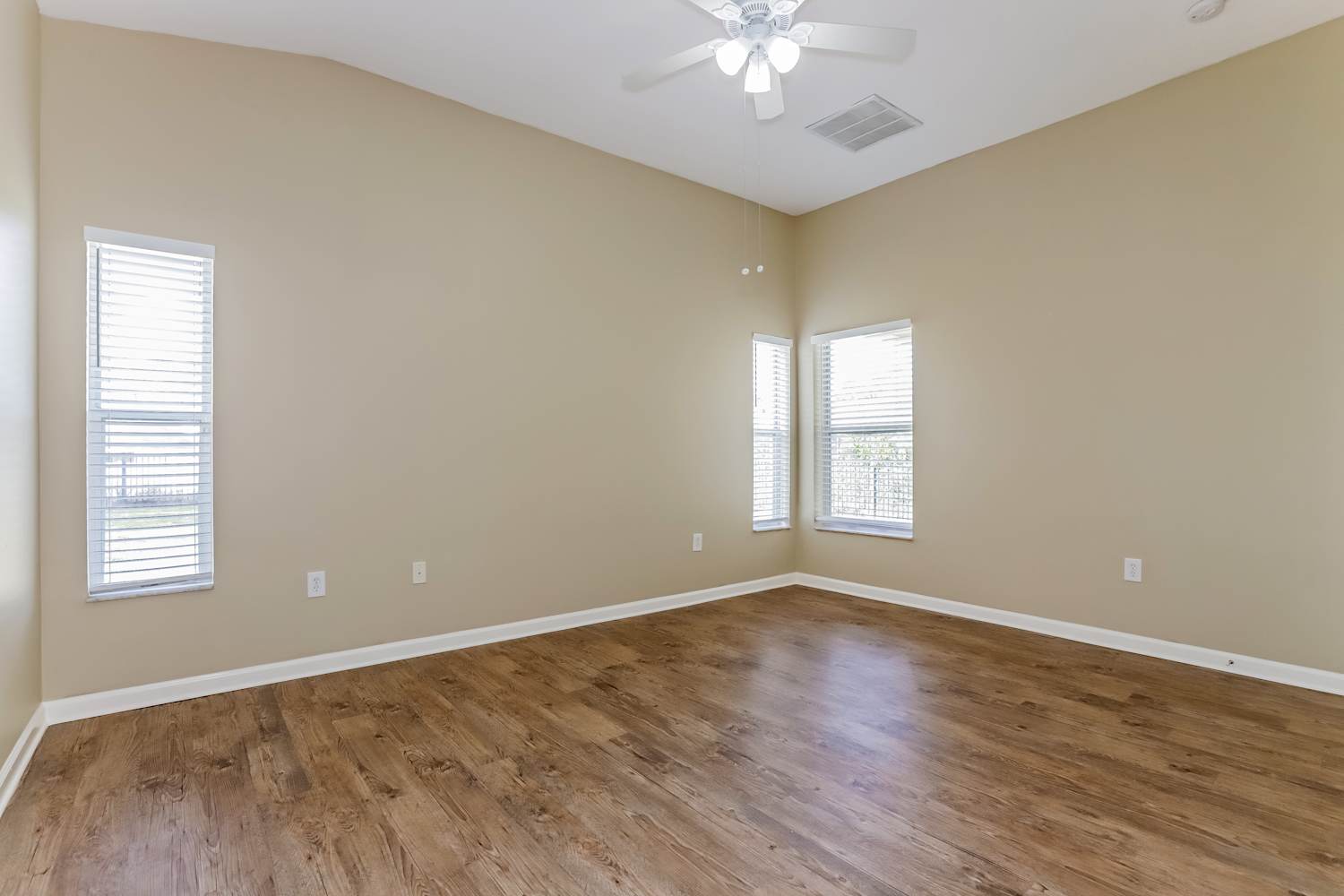 7657 Mariners Harbour Dr, Zephyrhills photo 9