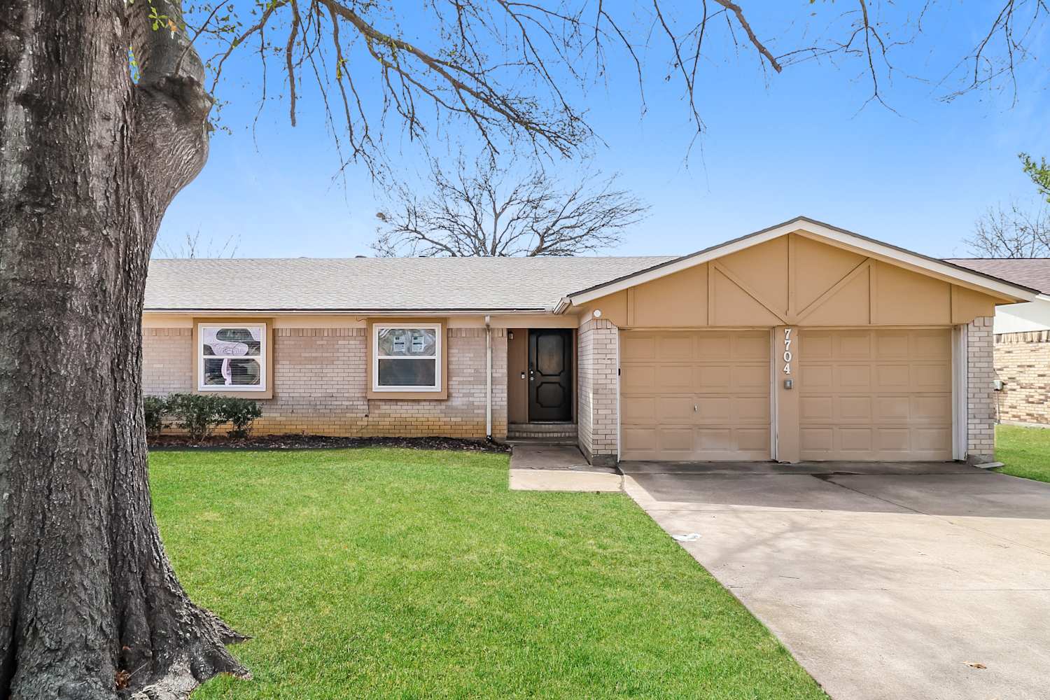 Front of 7704 Cedar Park Ave, North Richland Hills, TX