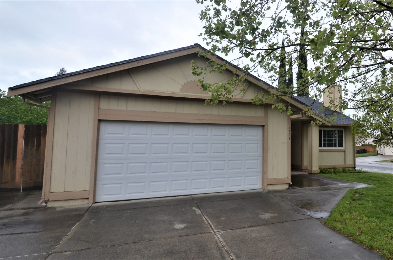 Front of 7709 Commonwealth Dr, Antelope, CA