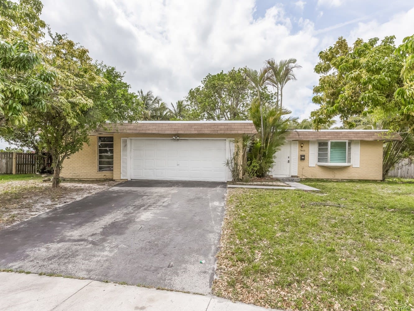 Front of 7801 NW 67th Ave, Tamarac, FL