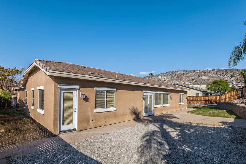 7833 Calle del Rio St, Highland photo 25