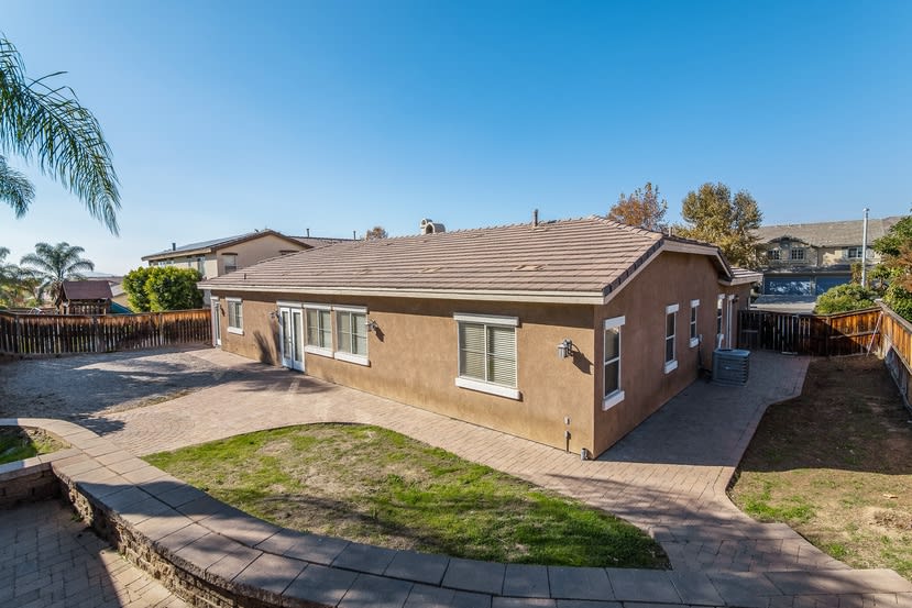 7833 Calle del Rio St, Highland photo 29