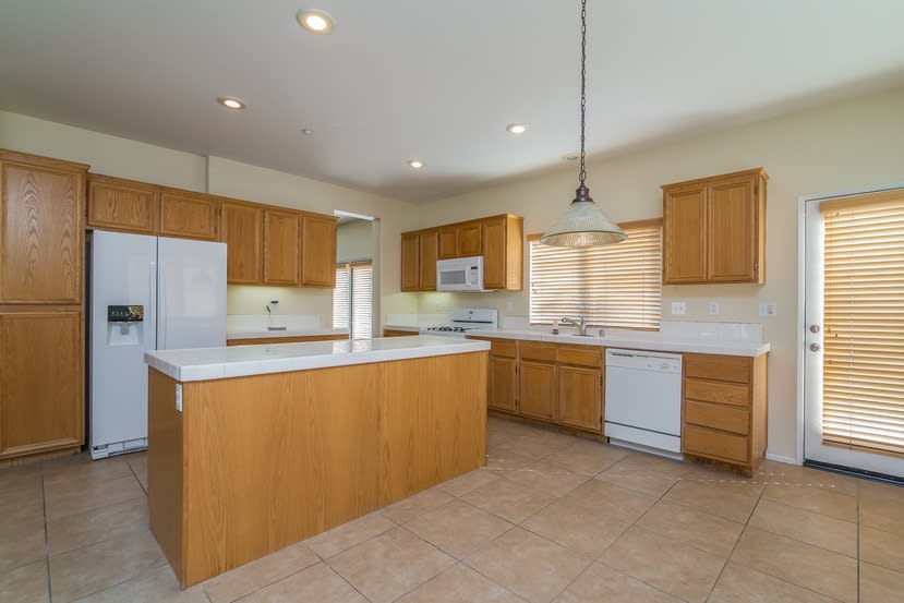 7833 Calle del Rio St, Highland photo 12