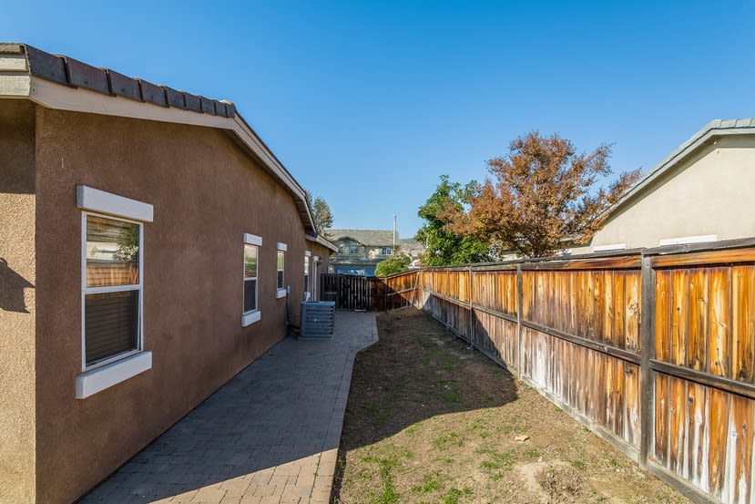 7833 Calle del Rio St, Highland photo 28