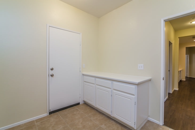7833 Calle del Rio St, Highland photo 17