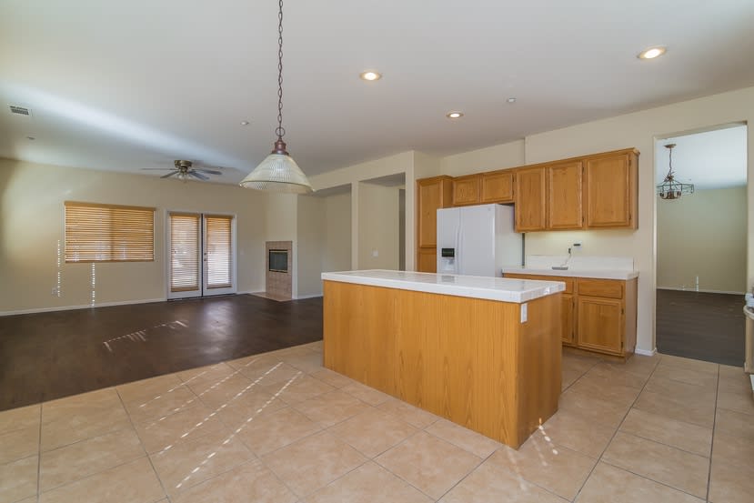 7833 Calle del Rio St, Highland photo 10
