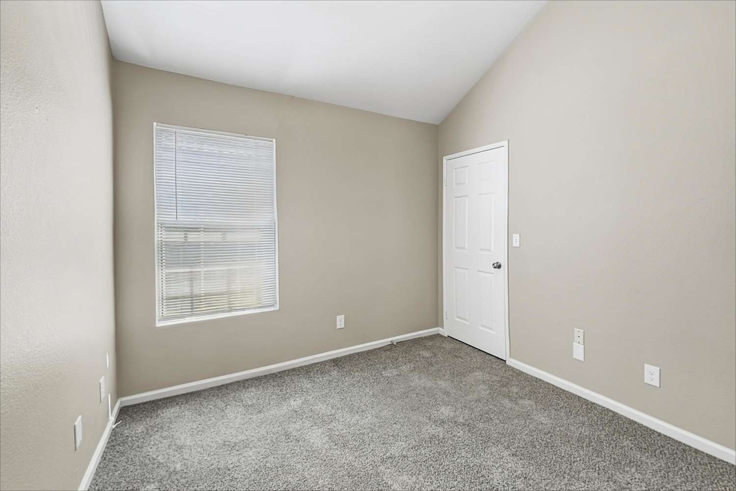 7834 Nye Dr, Highland photo 15