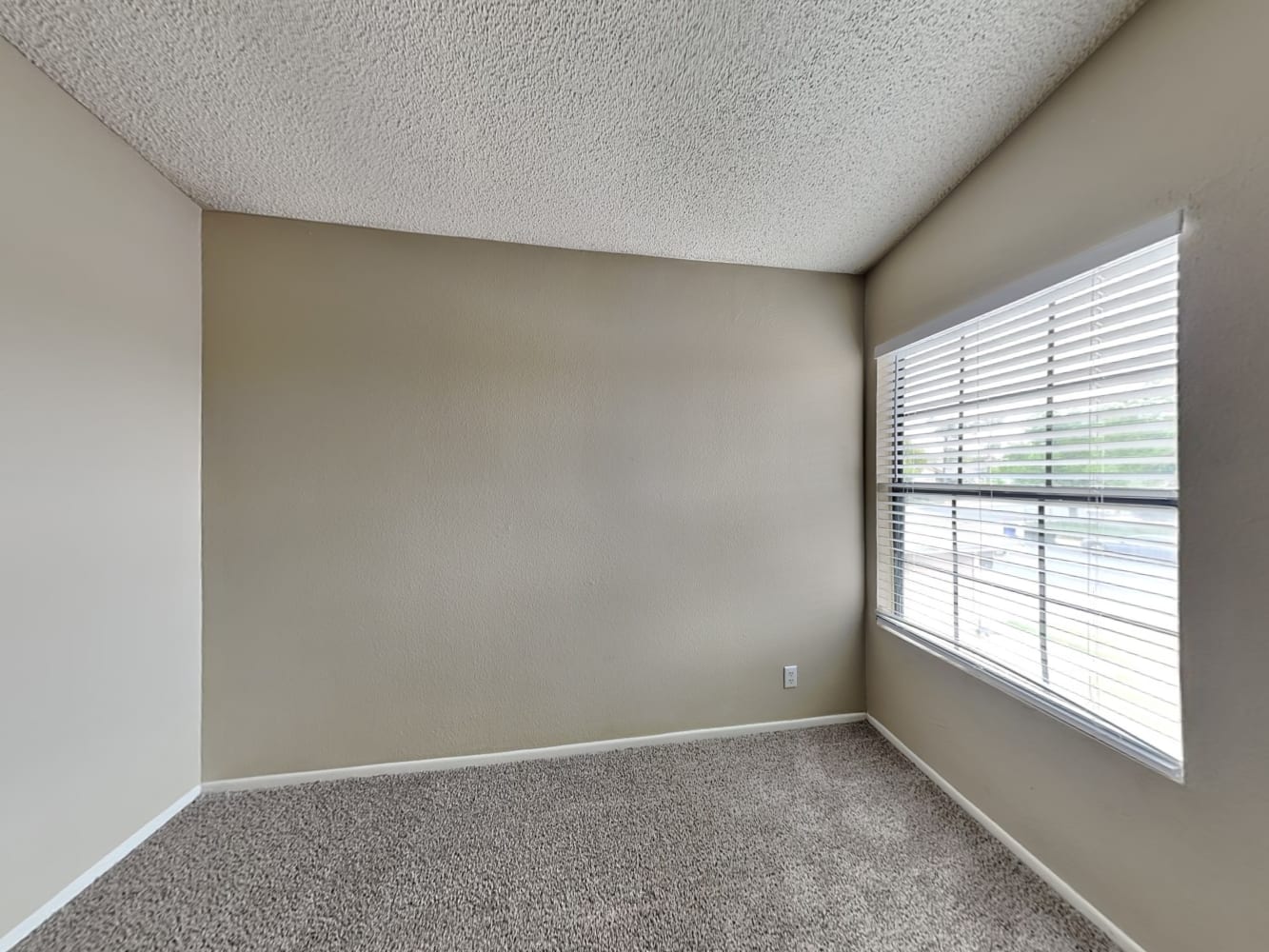 7886 Pinyon Ave, Fontana photo 13