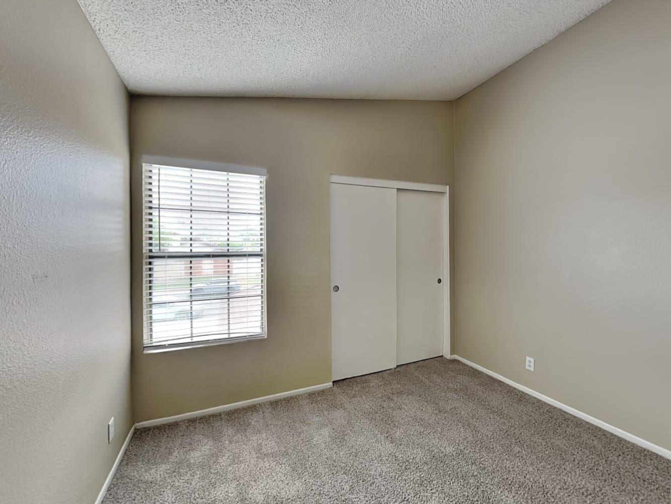 7886 Pinyon Ave, Fontana photo 14