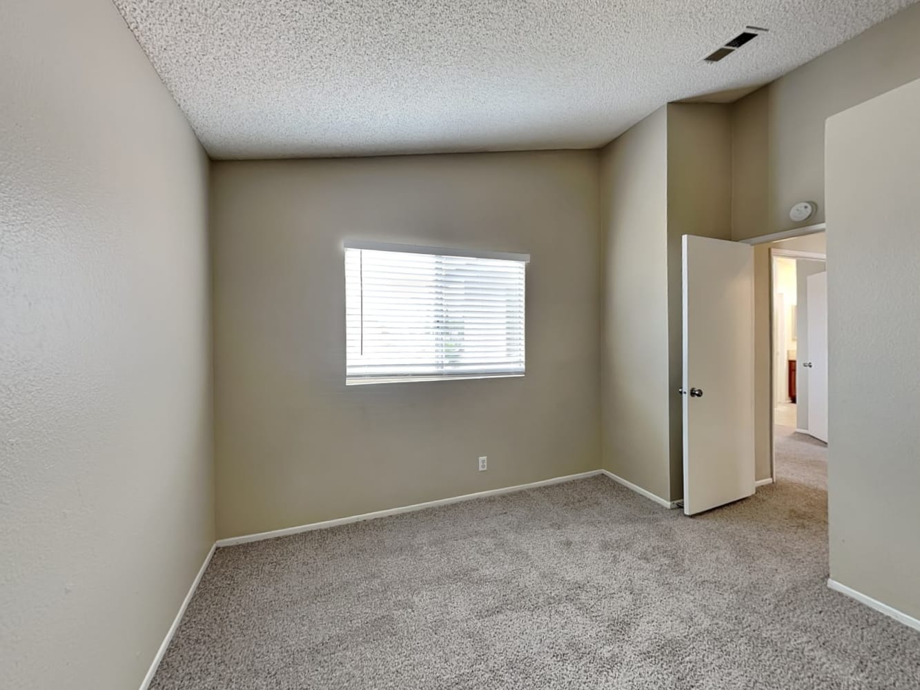 7886 Pinyon Ave, Fontana photo 12