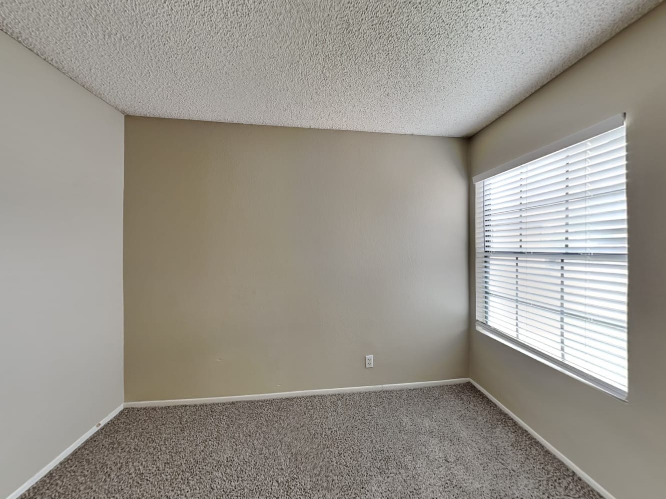 7886 Pinyon Ave, Fontana photo 10