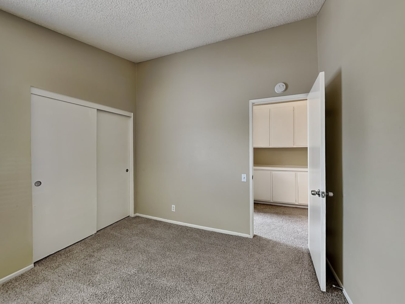7886 Pinyon Ave, Fontana photo 8