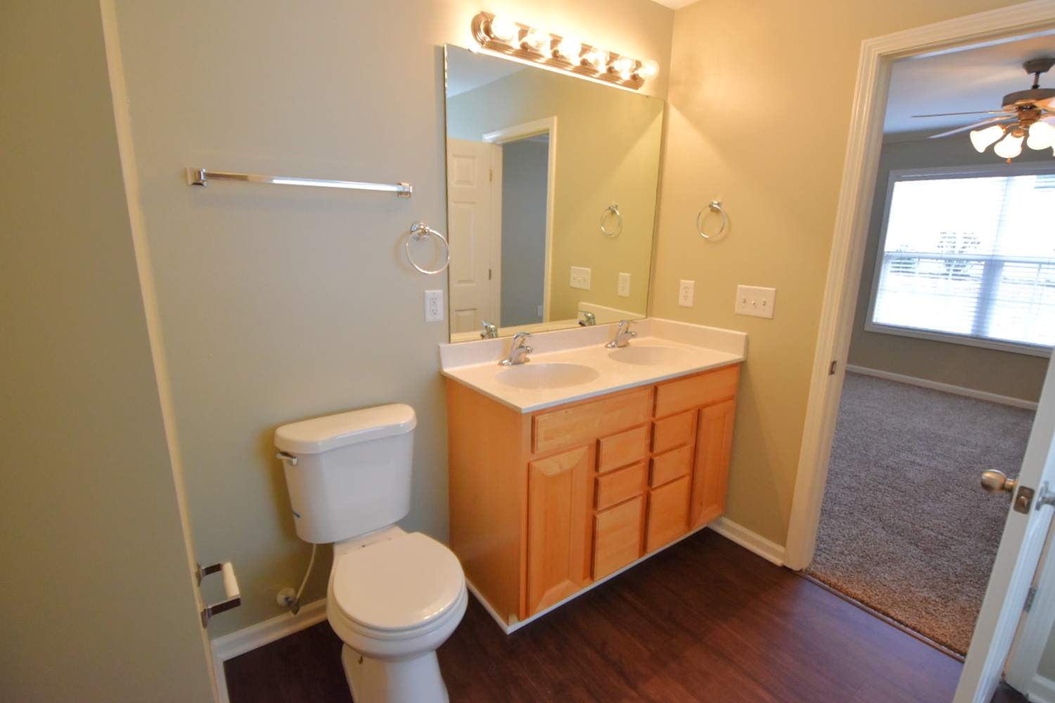 7888 Smith Pond Dr, Denver photo 11