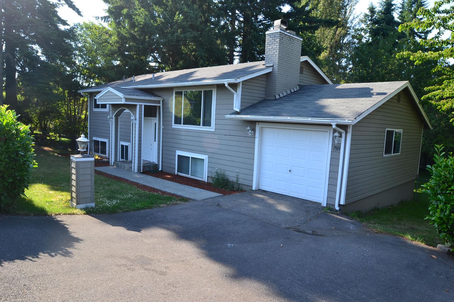 Front of 7913 44th St W, University Place, WA