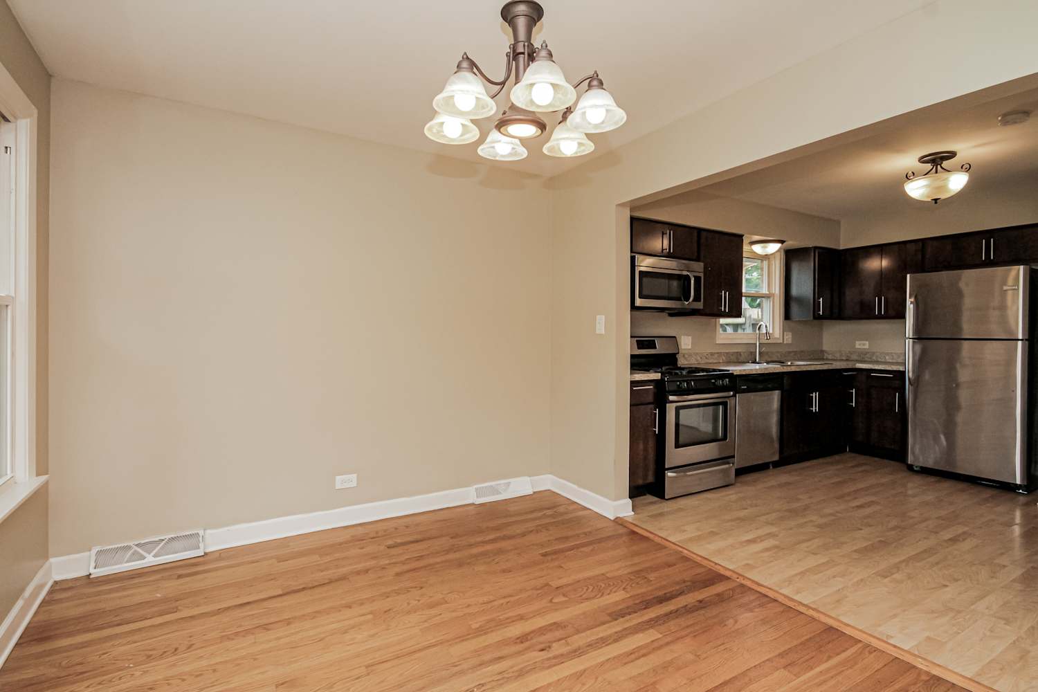 7939 Mason Ave, Burbank photo 8