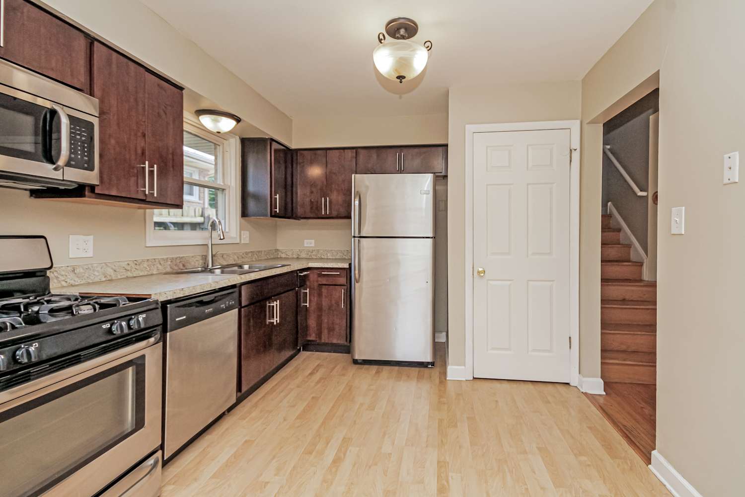 7939 Mason Ave, Burbank photo 9