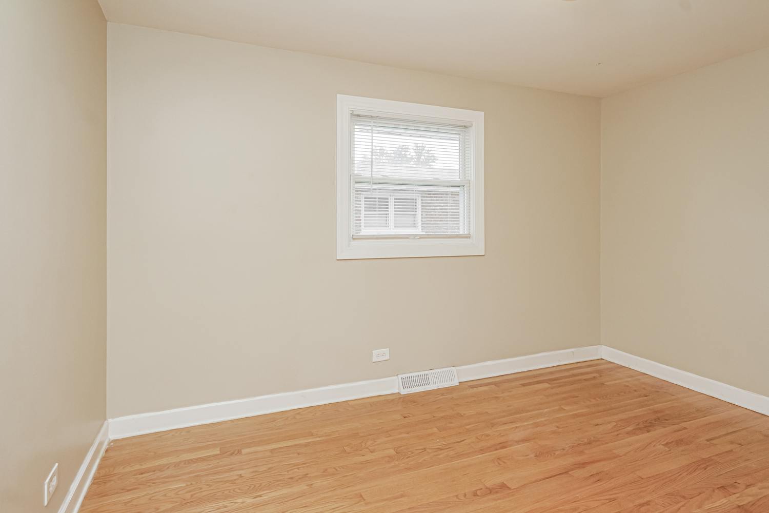 7939 Mason Ave, Burbank photo 11