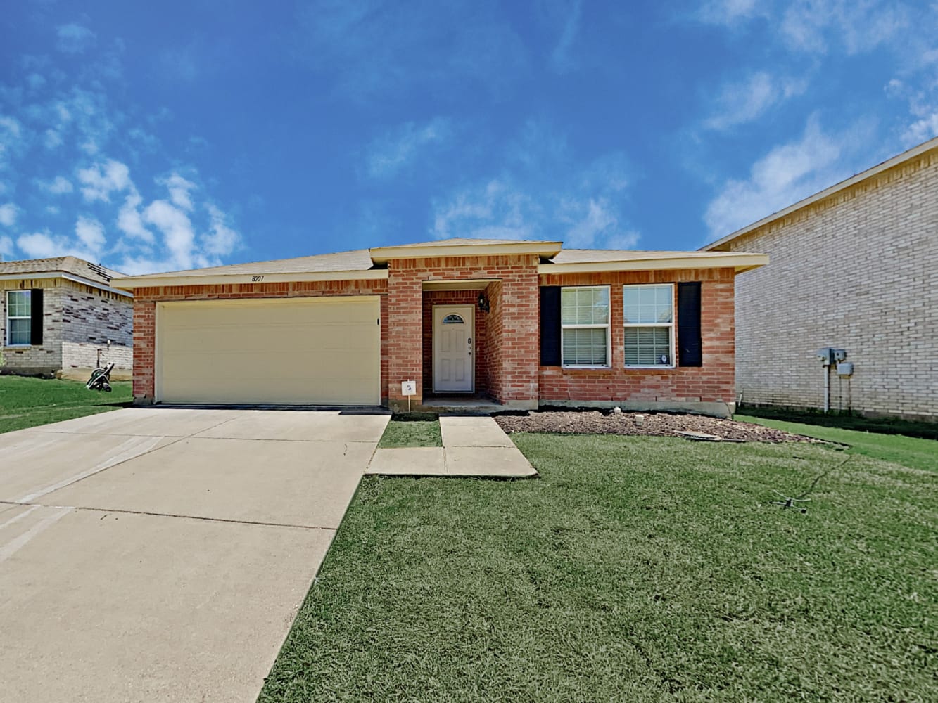 Front of 8007 Stowe Springs Ln, Arlington, TX