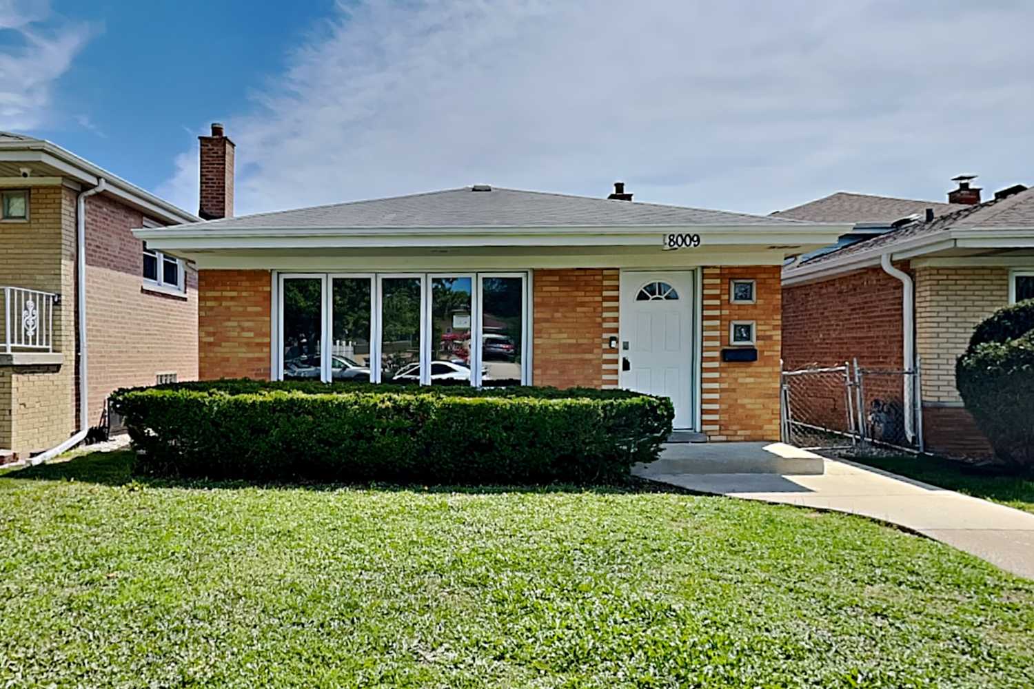 8009 Natchez Ave, Burbank photo 1