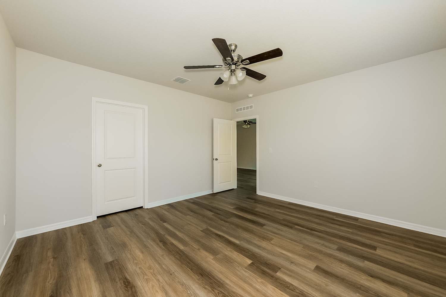 8029 Majestic Palms Ct, Venice photo 11
