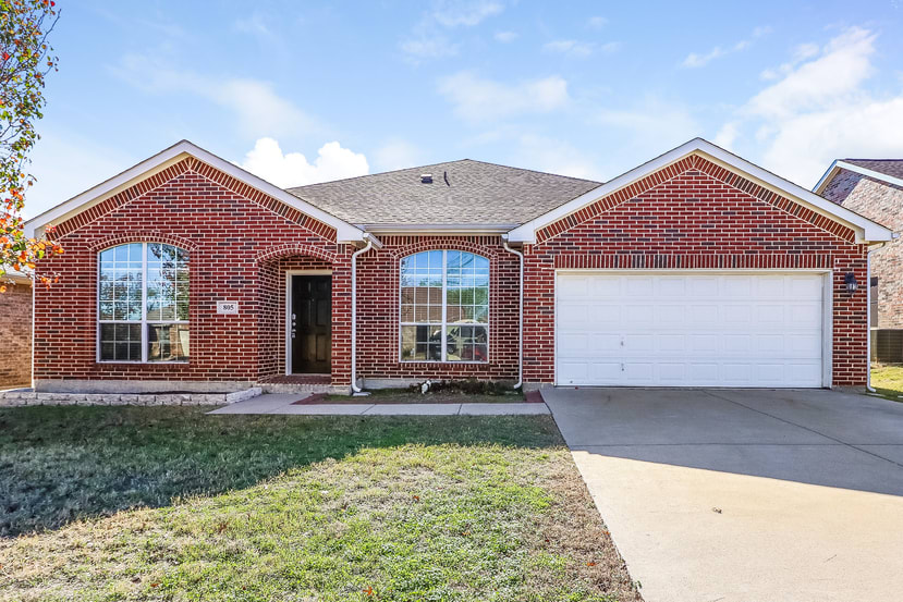 Front of 805 La Sierra Ct, Crowley, TX