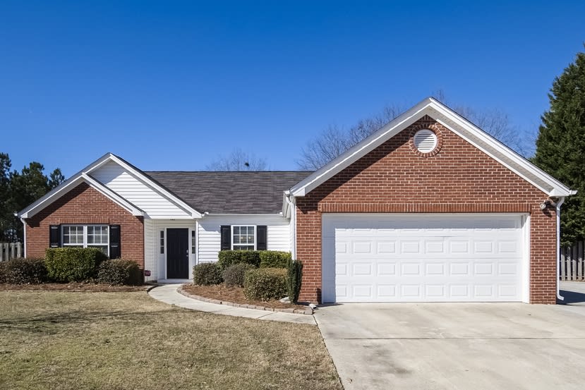 Front of 806 Stonecrest Ct, Loganville, GA