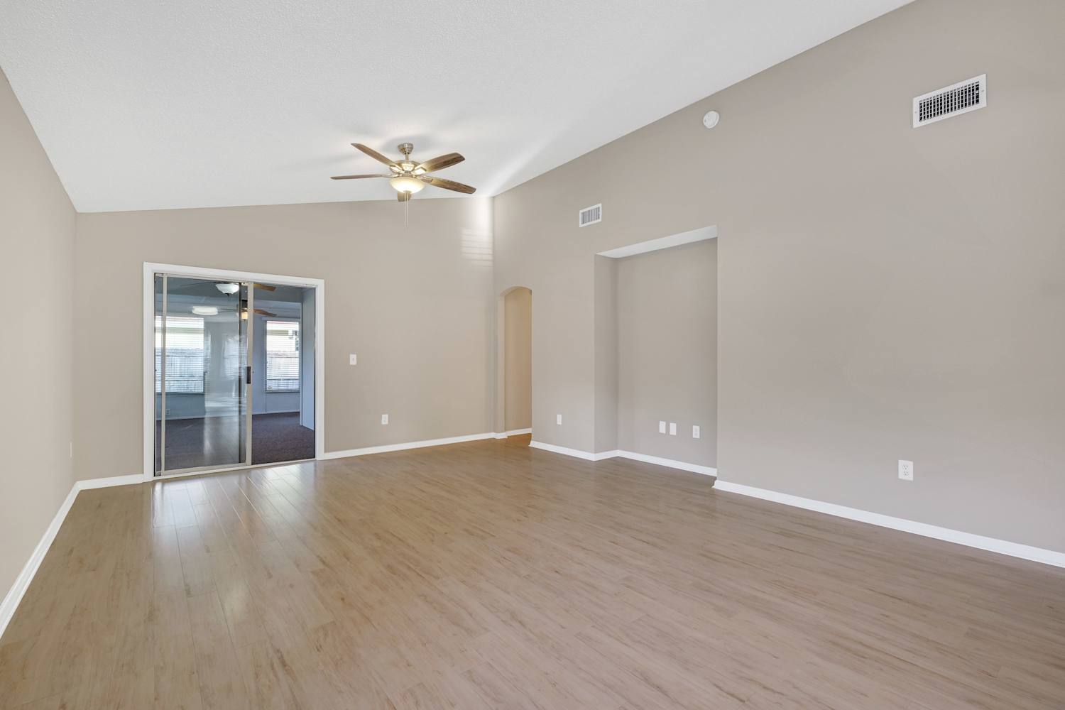 8089 Beaver Creek Dr, Jacksonville photo 5