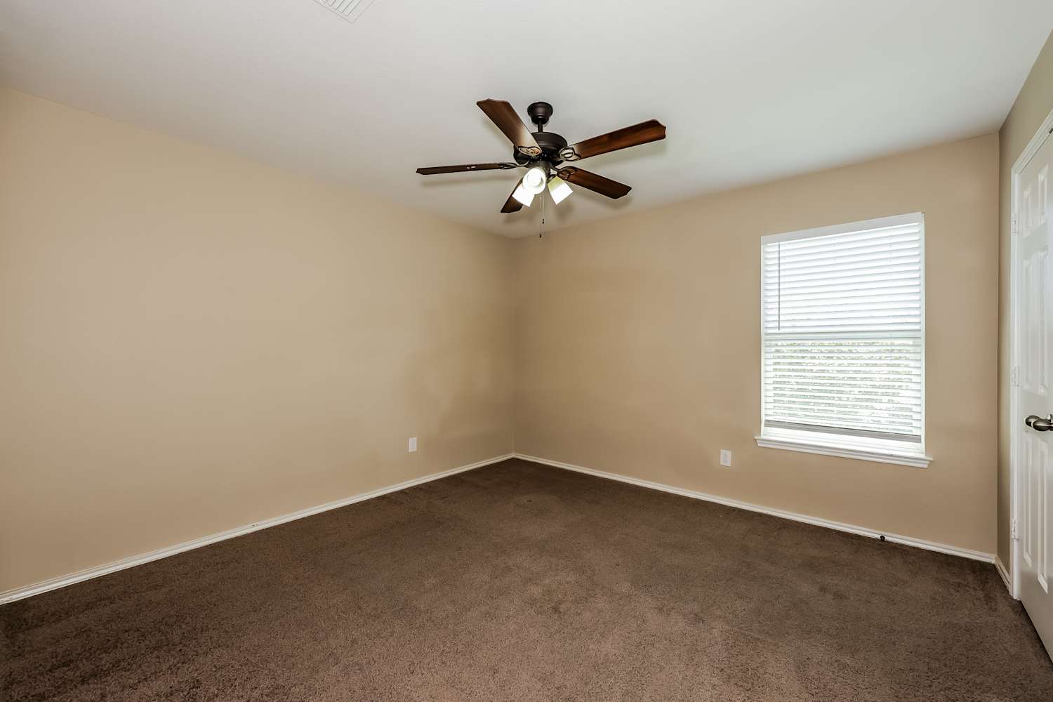 809 Cathy Dr, Burleson photo 13